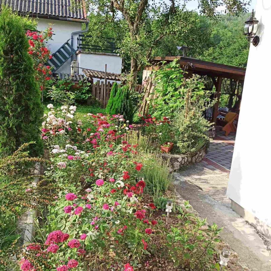 Guest House Bee Visoko Esterno foto