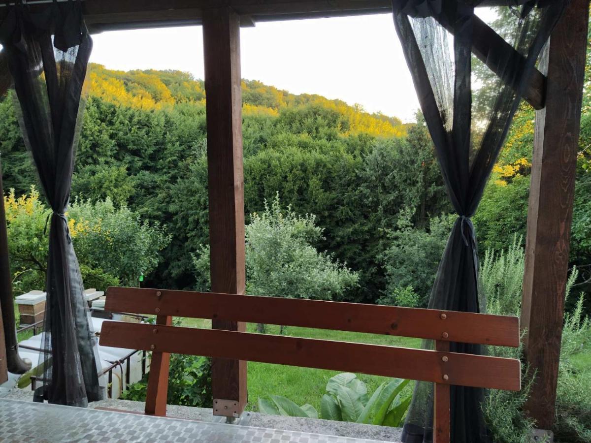 Guest House Bee Visoko Esterno foto